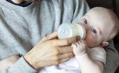 宝宝吃氨基酸奶粉怎么才能知道正常，宝宝吃氨基酸奶粉不适的表现