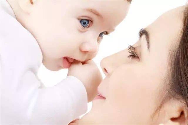 新生婴儿打嗝是什么原因？怎么帮助宝宝停止打嗝