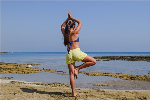 解决身体僵硬的瑜伽动作 练瑜伽的七大好处
