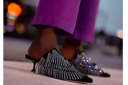 女士凉拖鞋2019流行款式，带点小高跟更时尚