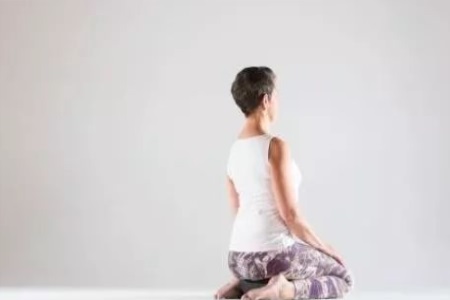 女性骨质疏松要早预防，一些瑜伽动作帮你忙
