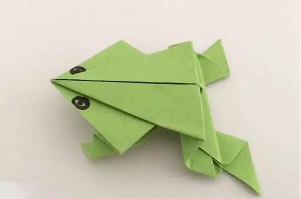 蹦蹦跳跳的小青蛙折纸居然可以跳这么高