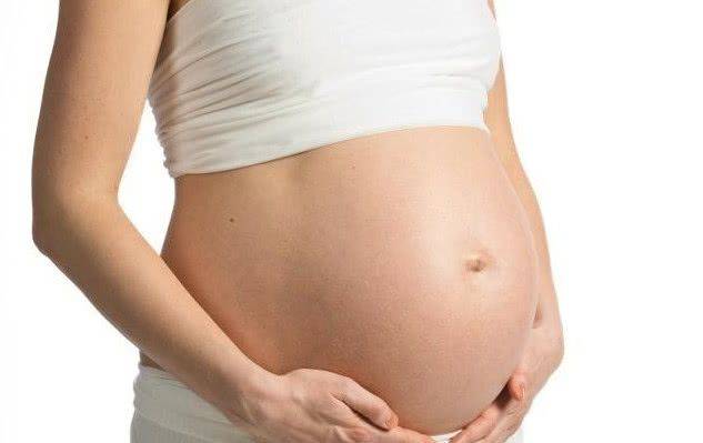 都说孕期这个地方往外凸,是在预示生男孩,有多少宝妈应验了？