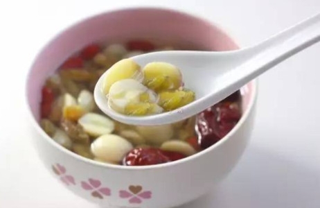 教你一道月子餐：「葡萄干莲子汤」