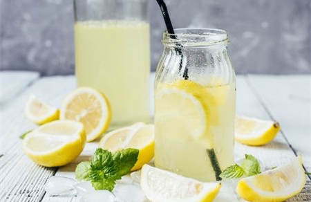 月经期间可以喝柠檬水吗 月经期饮食很重要
