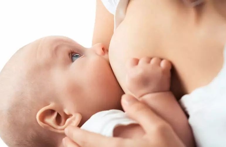乳房下垂是为什么？是因为母乳喂养吗？