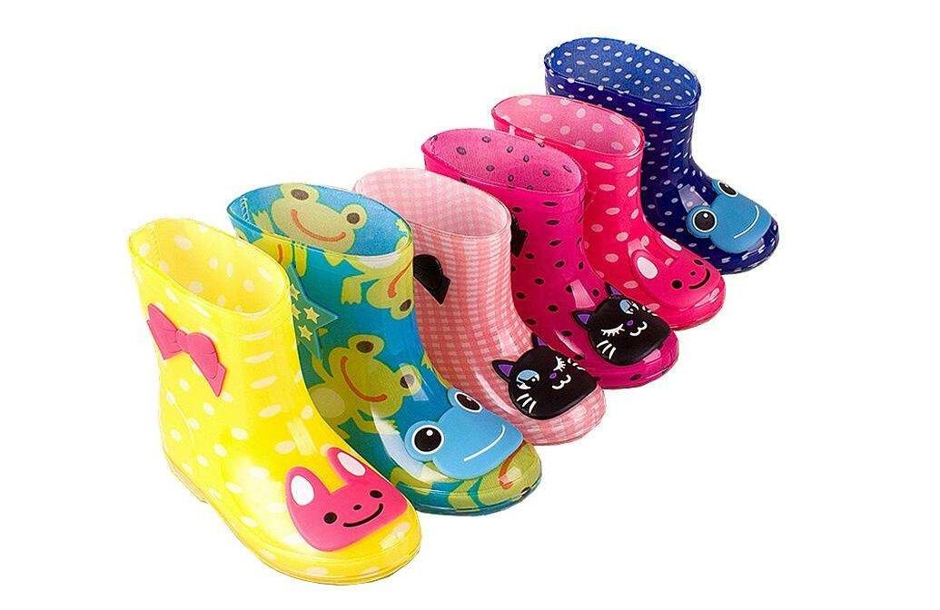 儿童雨鞋什么材质好 雨鞋材质需慎选