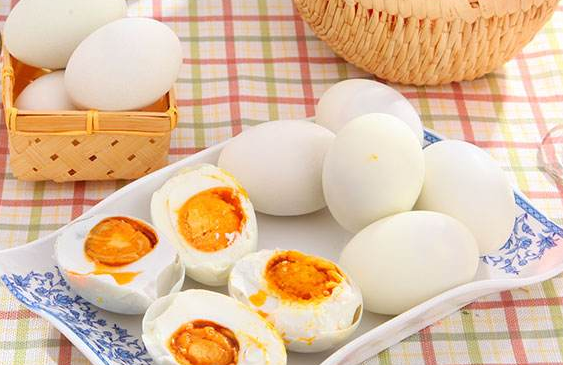 咸鸭蛋的腌制方法 孩子可以吃咸鸭蛋吗