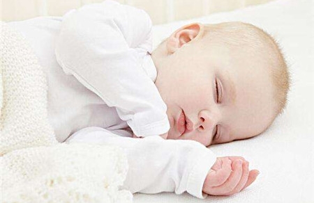 小孩睡姿代表什么性格 看看你的孩子是什么性格