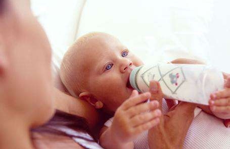 早产儿奶粉要喝多久 早产儿奶粉要吃多久才能转奶
