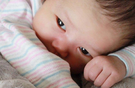 5个月宝宝中耳炎有什么症状