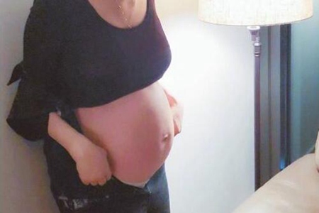 女星怀孕仍保持完美身材，陈意涵八月孕肚简直看不出