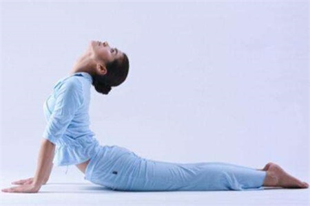 一个瑜伽动作改变你的习惯，还能减脂和瘦身