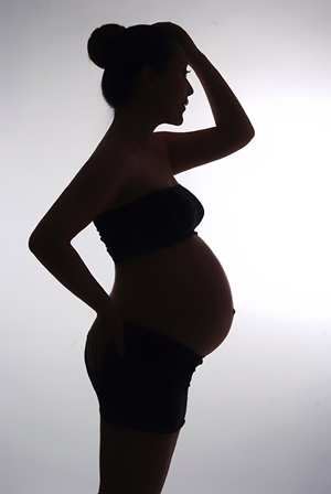 孕期肚子硬怀的就是女孩是真的吗？怎么判断怀的是男孩女孩