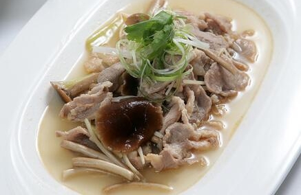 茶树菇姜丝羊肉汤 清爽暖胃的冬季养生料理