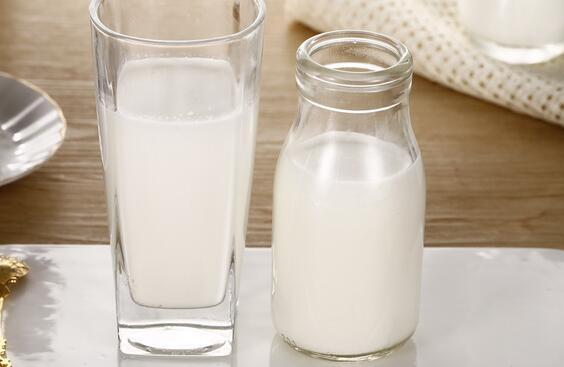 自然分娩后第一天可以喝牛奶吗 顺产后多久可以喝牛奶