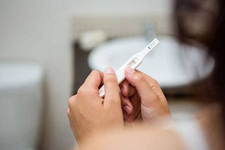 验孕棒图片怀孕图片，验孕棒正确用法精准测怀孕