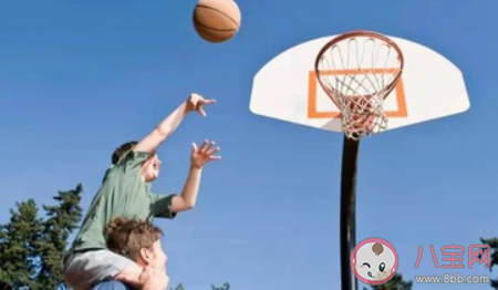 孩子打篮球能交到更多朋友吗 从小打篮球对学习有帮助吗