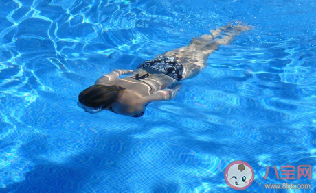 产后游泳会影响到喂奶吗 哺乳期游泳注意事项