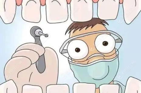 成人门牙牙齿稀疏牙缝大用牙贴面还是矫正呢