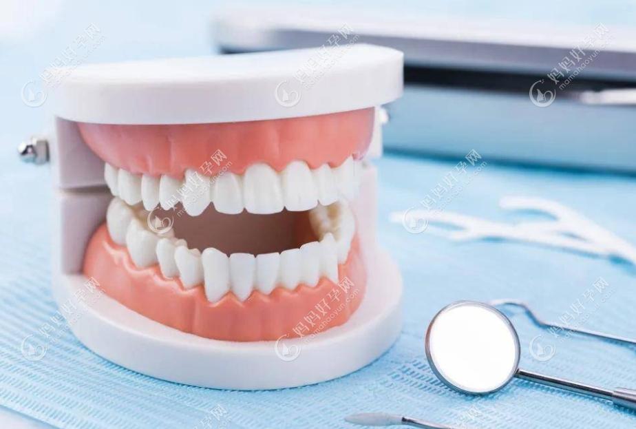 戴牙套多少钱价格表2023版:钢牙套/透明牙套正畸费用一览表