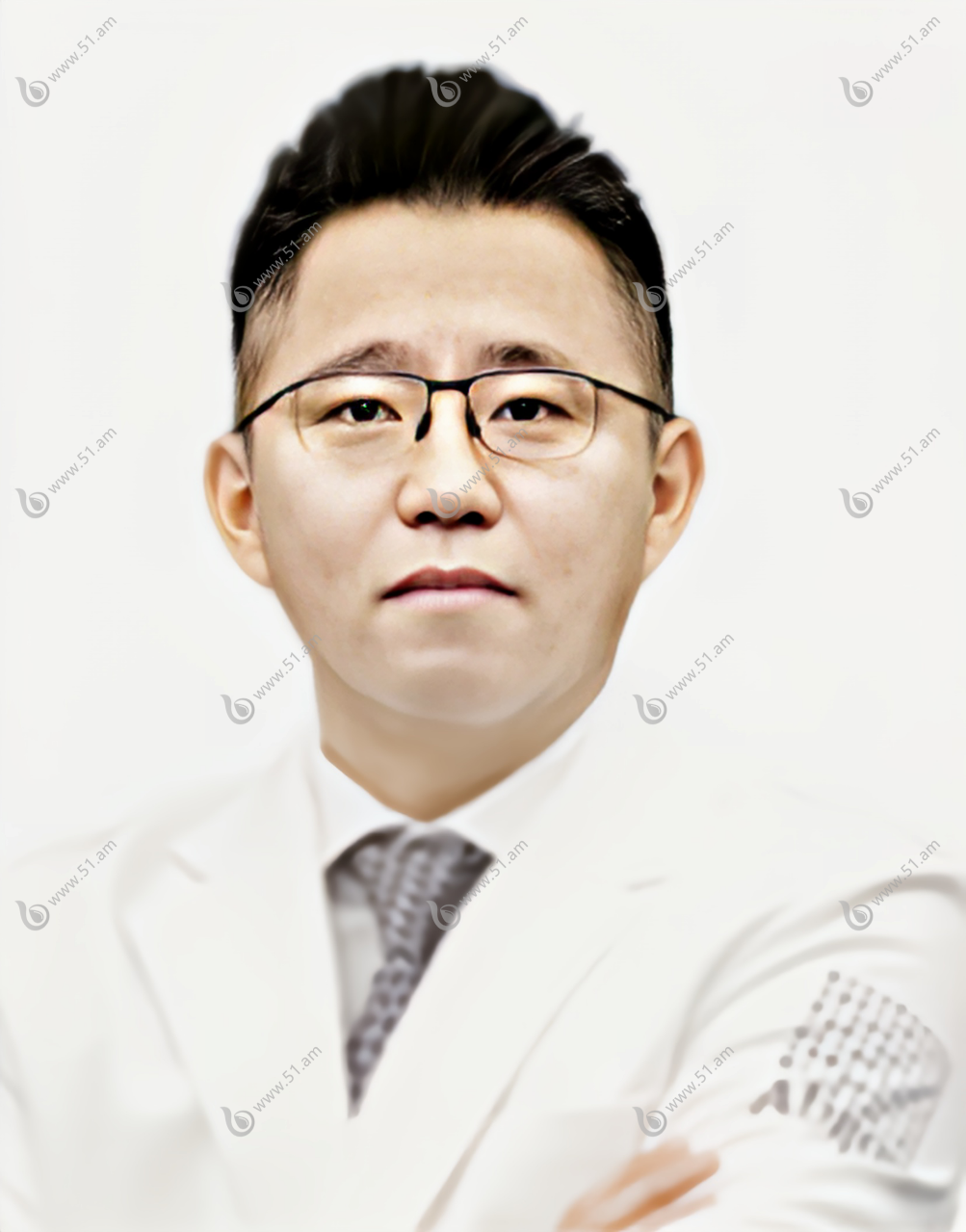 金德河是韩国雅秘珠皮肤科医生